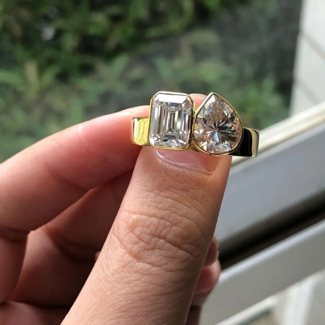 /public/photos/live/Pear And Emerald Cut Toi Et Moi Moissanite Ring 567 (3).webp